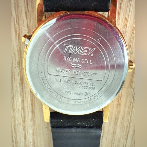 Vintage Timex ladies gold tone black strap NEW BATTERY main image 4